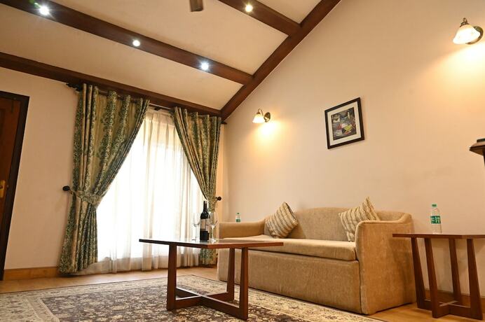 Imagen de la habitación del Hotel Foxoso Misty Oaks Resort. Foto 19