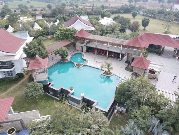 Imagen de la piscina del Hotel Foxoso Ocean Resort Jaipur. Foto 12