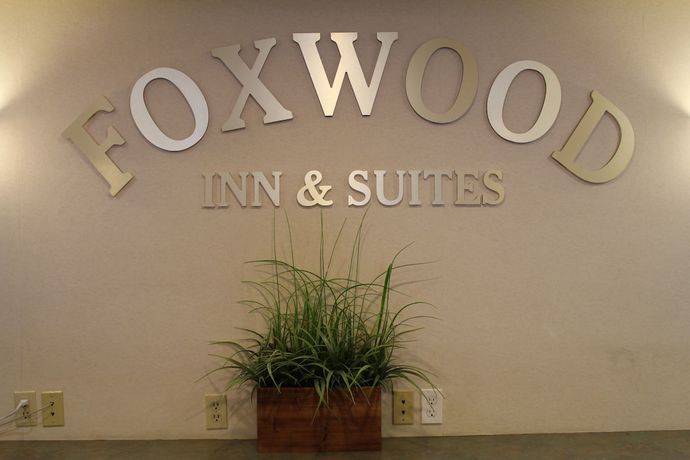 Imagen de los interiores del Hotel Foxwood Inn and Suites, Fox Creek. Foto 15