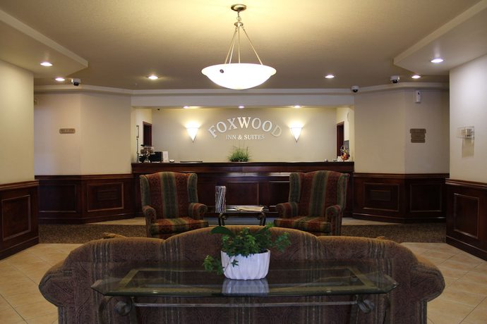 Imagen de los interiores del Hotel Foxwood Inn and Suites, Fox Creek. Foto 16