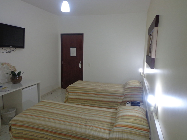 Imagen de la habitación del Hotel Foz Presidente Economic. Foto 7