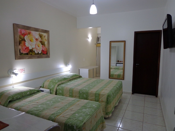 Imagen de la habitación del Hotel Foz Presidente Economic. Foto 9