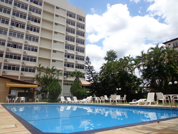 Imagen de la piscina del Hotel Foz Presidente Economic. Foto 13