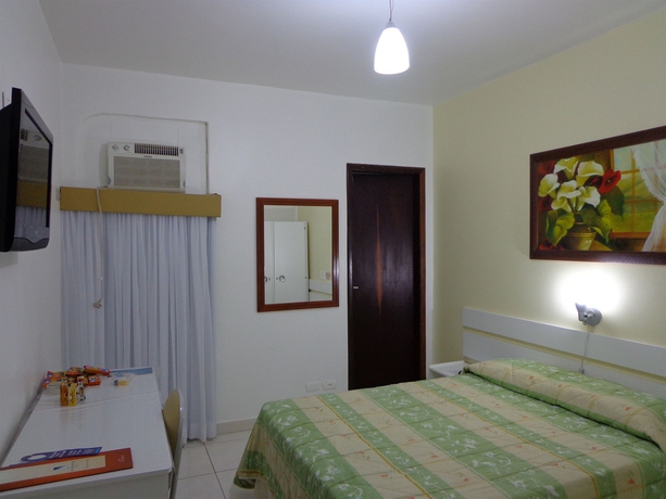 Imagen de la habitación del Hotel Foz Presidente Economic. Foto 10