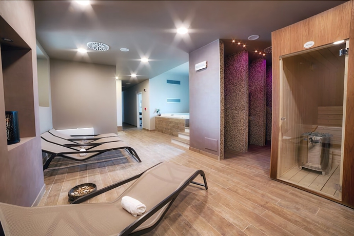 Imagen de la piscina del Hotel Fracanzana. Foto 18