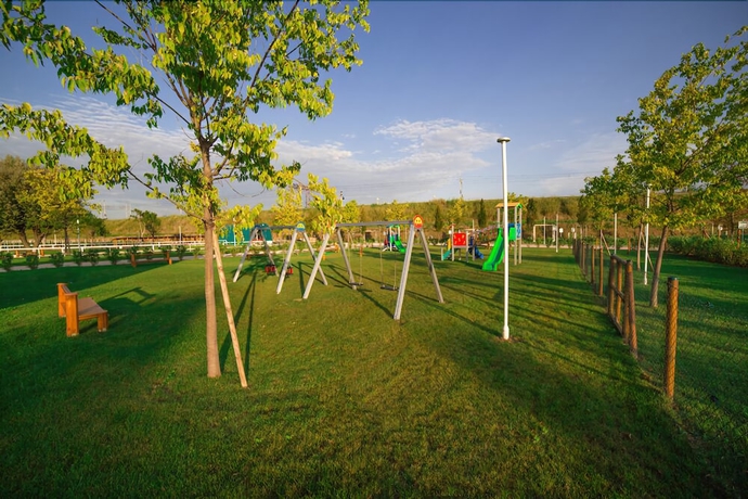 Imagen de los exteriores del Hotel Fracanzana. Foto 13