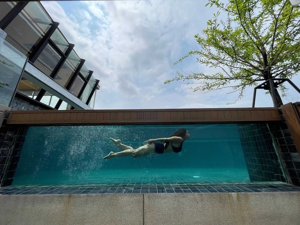 Imagen de la piscina del Hotel Frame Bangkok. Foto 19