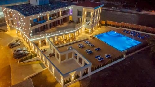 Imagen general del Hotel Franca, Tivat. Foto 3