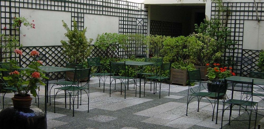 Imagen de los exteriores del Hotel France Eiffel. Foto 7