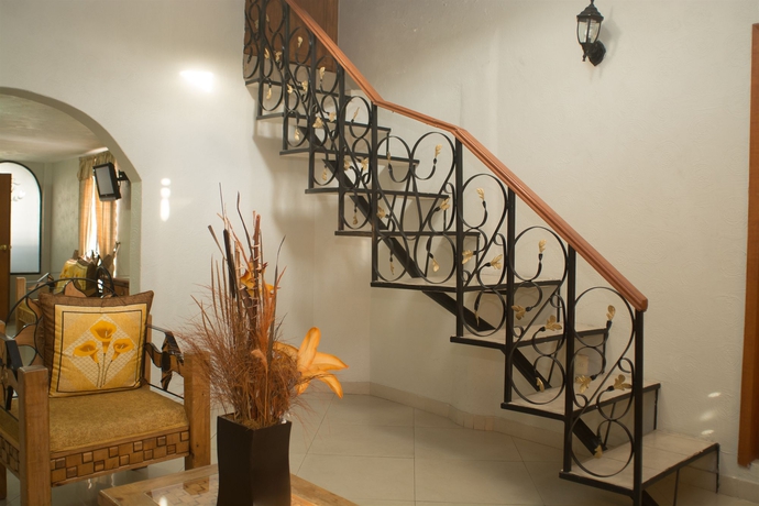 Imagen de los interiores del Hotel Frances. Foto 16