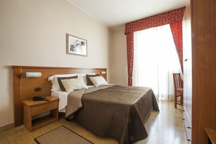 Imagen de la habitación del Hotel Franchi. Foto 6