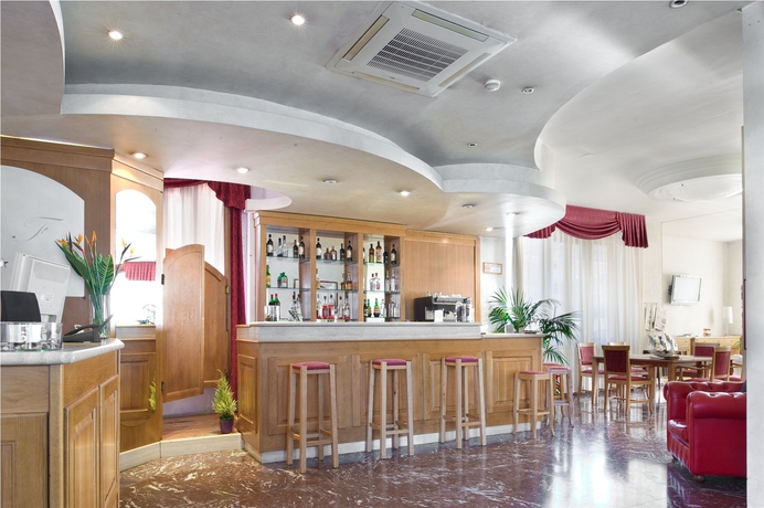 Imagen del bar/restaurante del Hotel Franchi. Foto 2