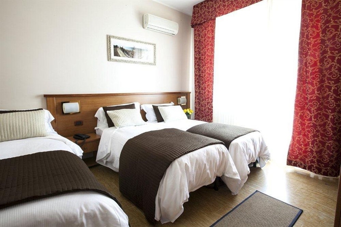 Imagen de la habitación del Hotel Franchi. Foto 8