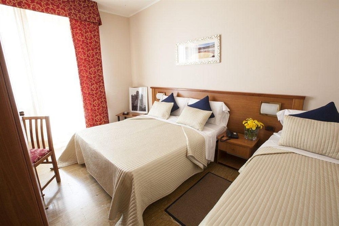 Imagen de la habitación del Hotel Franchi. Foto 10