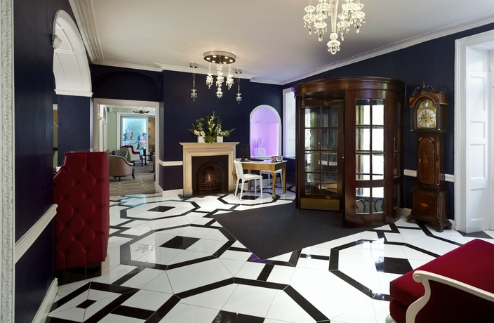 Imagen de los interiores del Hotel Francis Bath. Foto 13