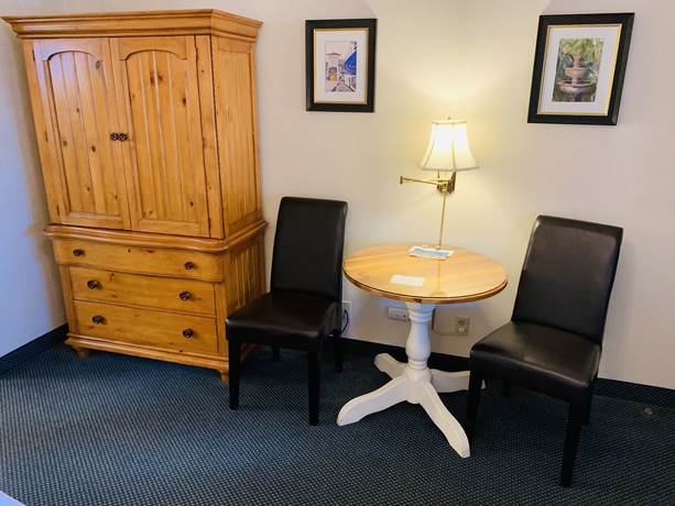 Imagen de la habitación del Hotel Franciscan Inn and Suites. Foto 11