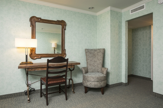 Imagen de la habitación del Hotel Franciscan Inn and Suites. Foto 13