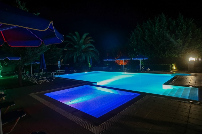 Imagen de la piscina del Hotel Francisco. Foto 15