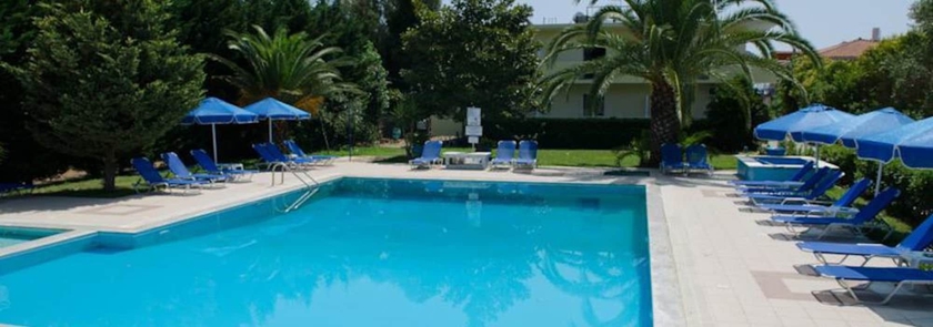 Imagen de la piscina del Hotel Francisco. Foto 17
