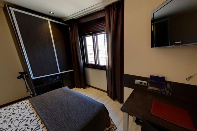 Imagen de la habitación del Hotel Francisco Ii, Ourense. Foto 16