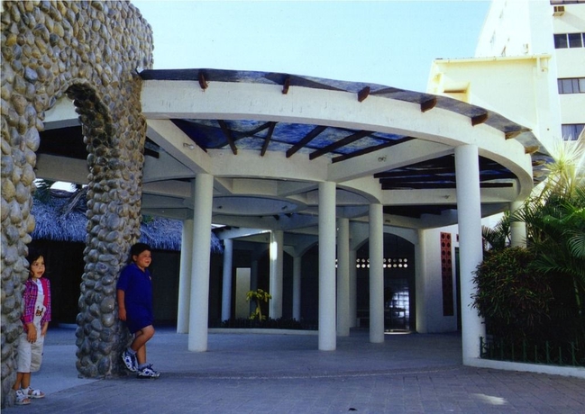 Imagen de los exteriores del Hotel Francisco Ii, Salinas. Foto 8
