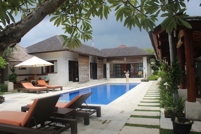 Imagen de la piscina del Hotel Frangipani Beach. Foto 19