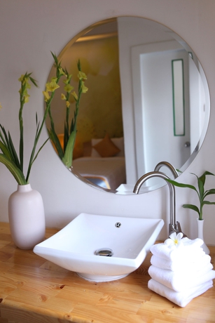 Imagen de la habitación del Hotel Frangipani Living Arts Hotel & Spa. Foto 6