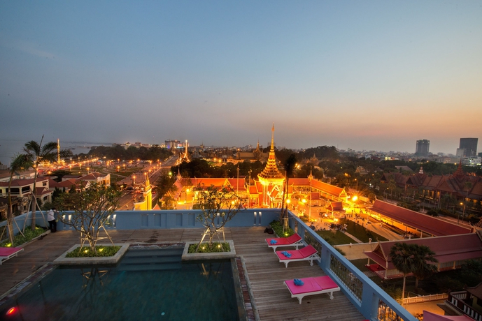 Imagen de la piscina del Hotel Frangipani Royal Palace. Foto 16