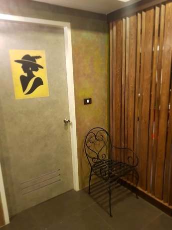 Imagen de los interiores del Hotel Frankie's Inn. Foto 19