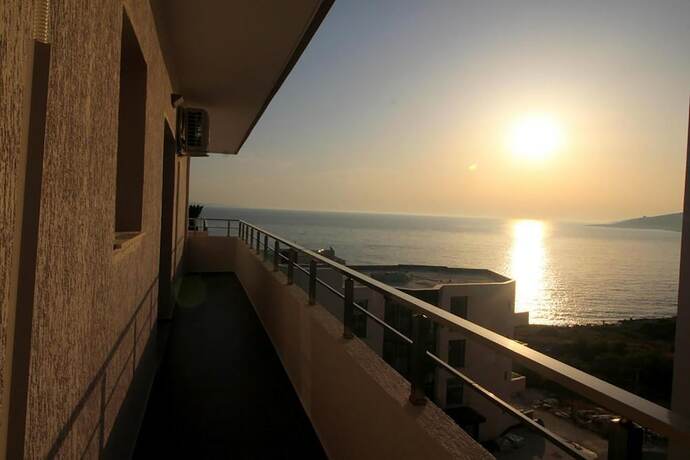 Imagen general del Hotel Franklin Rooms, Gjasht&euml;. Foto 2