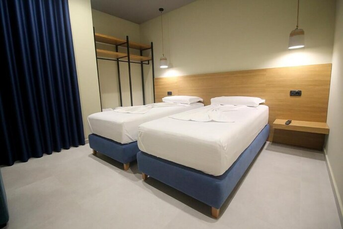 Imagen de la habitación del Hotel Franklin Rooms, Gjasht&euml;. Foto 9