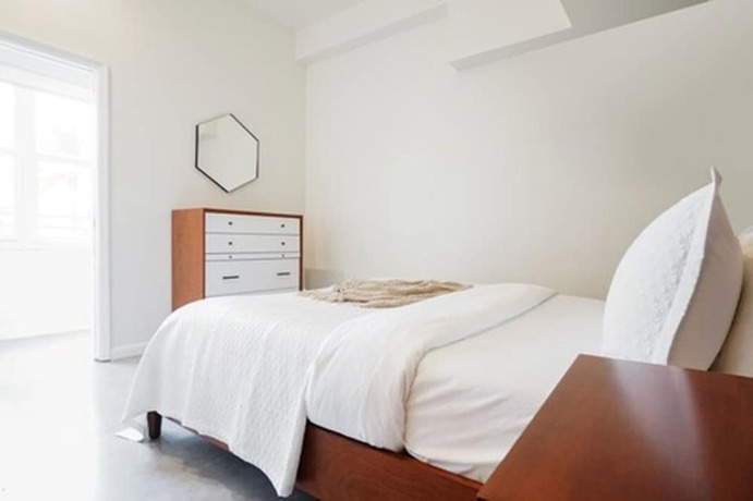 Imagen de la habitación del Hotel Franklin Suites. Foto 17