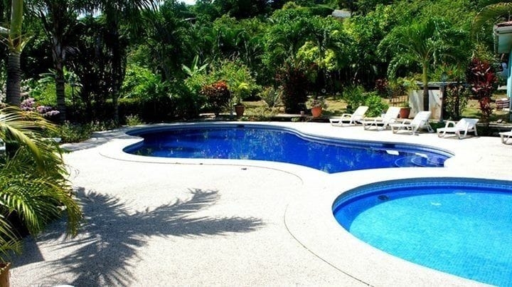 Imagen de la piscina del Hotel Frank's Place. Foto 9