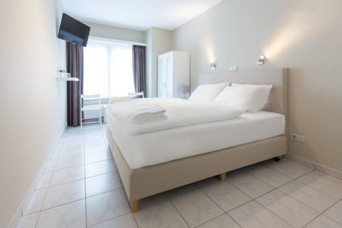 Imagen de la habitación del Hotel Franky. Foto 13