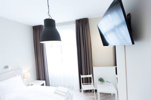 Imagen de la habitación del Hotel Franky. Foto 15