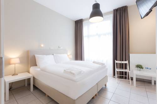 Imagen de la habitación del Hotel Franky. Foto 16