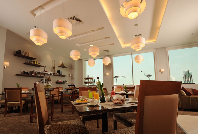 Imagen del bar/restaurante del Hotel Fraser Suites Seef Bahrain. Foto 2