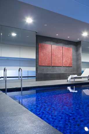 Imagen de la piscina del Hotel Fraser Suites Sydney. Foto 12