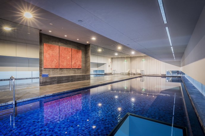 Imagen de la piscina del Hotel Fraser Suites Sydney. Foto 13