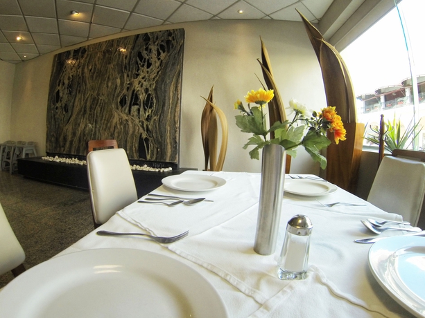 Imagen del bar/restaurante del Hotel Fray Junipero Serra. Foto 7