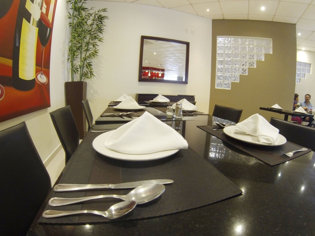 Imagen del bar/restaurante del Hotel Fray Junipero Serra. Foto 10