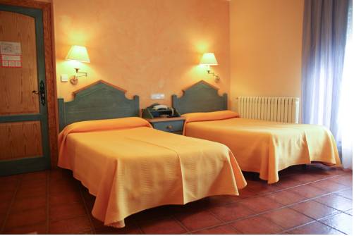 Imagen de la habitación del Hotel Fray Tom&aacute;s. Foto 3