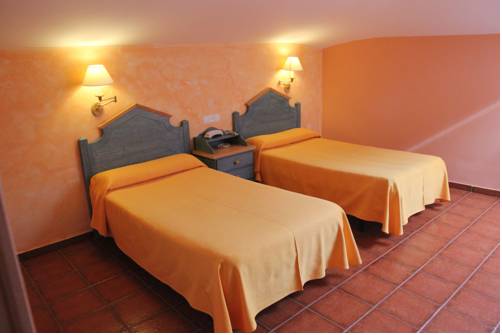 Imagen de la habitación del Hotel Fray Tom&aacute;s. Foto 6