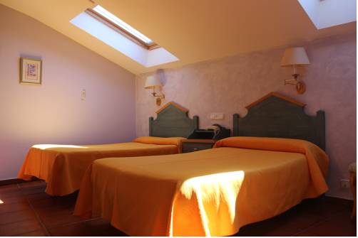 Imagen de la habitación del Hotel Fray Tom&aacute;s. Foto 8