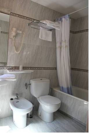 Imagen de la habitación del Hotel Fray Tom&aacute;s. Foto 9