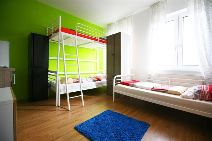 Imagen de la habitación del Hotel Freddie Next To Mercury. Foto 2