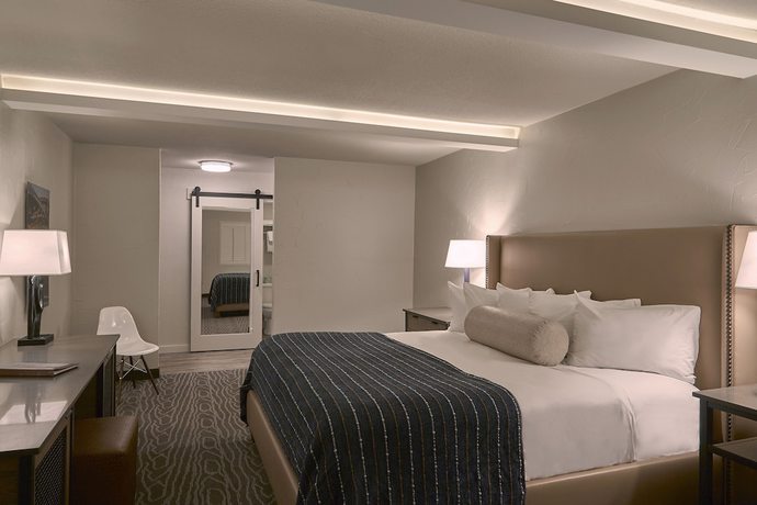 Imagen de la habitación del Hotel Fredericksburg Inn And Suites. Foto 2