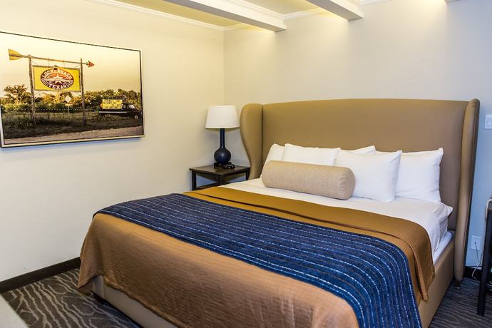 Imagen de la habitación del Hotel Fredericksburg Inn And Suites. Foto 3