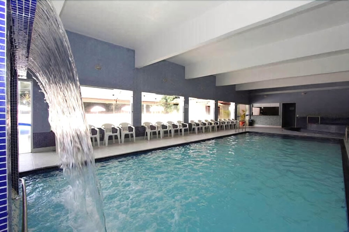 Imagen de la piscina del Hotel Fredy. Foto 17