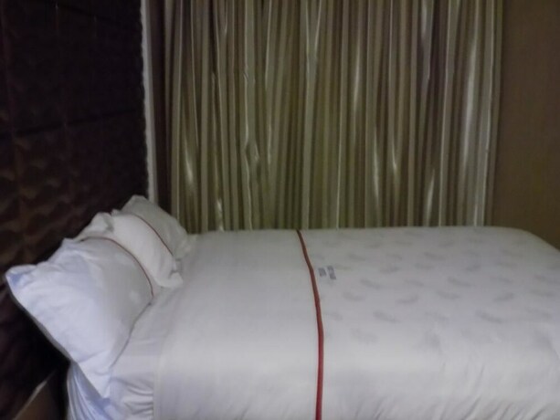 Imagen de la habitación del Hotel Freedom City. Foto 17